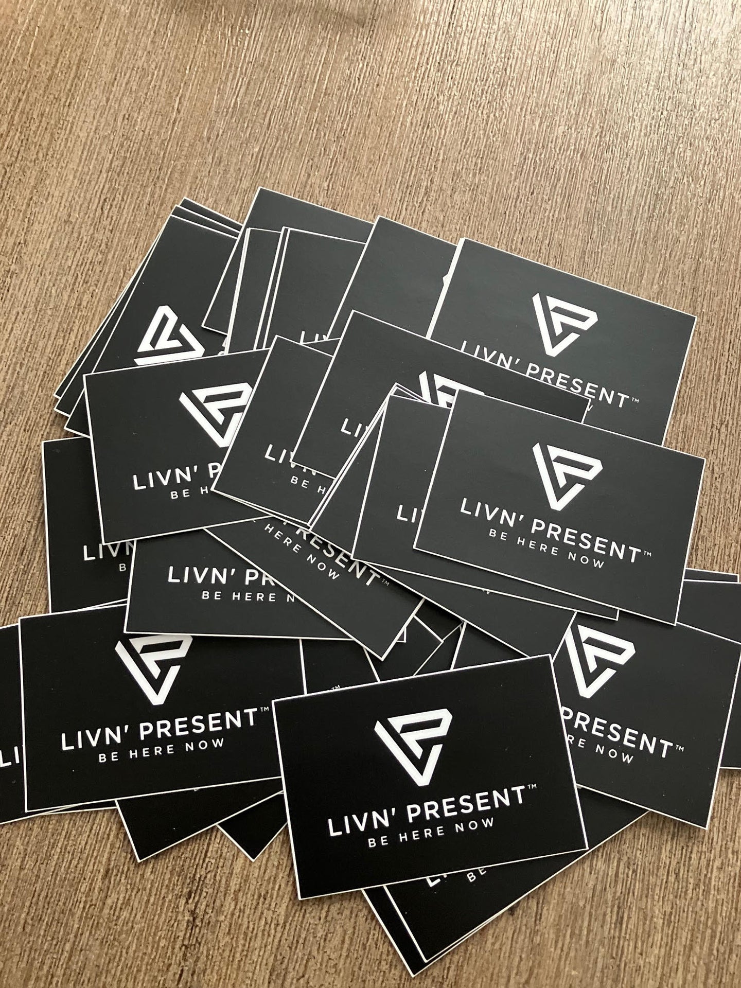LIVN'PRESENT STICKER